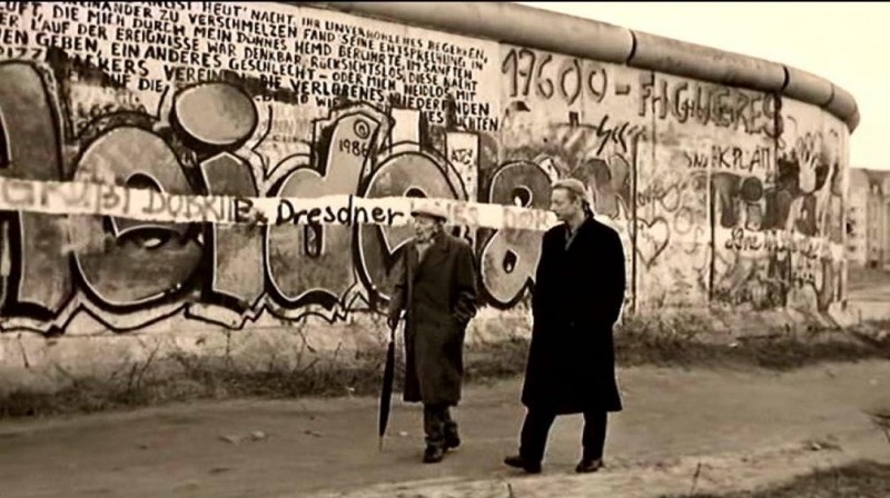 Curt Bois e Otto Sander in una scena di IL CIELO SOPRA BERLINO