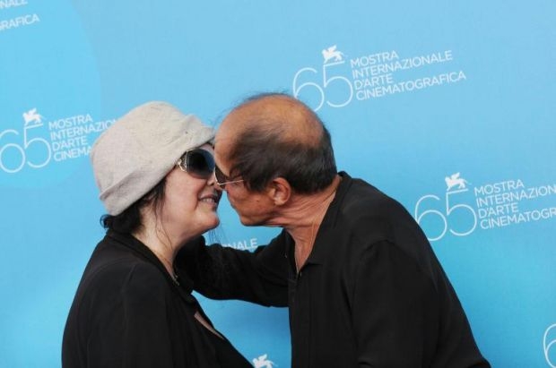 Venezia 2008 Adriano Celentano bacia sua moglie Claudia Mori