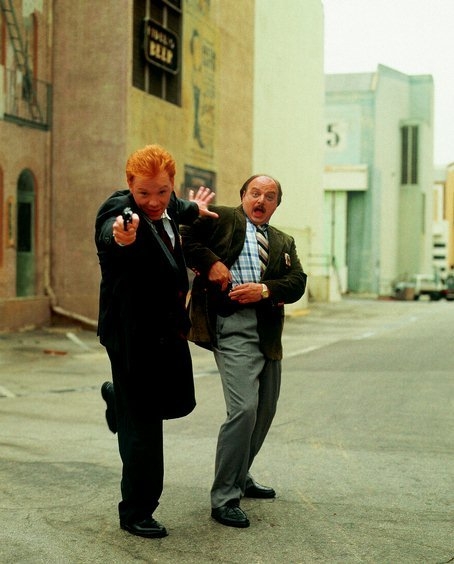 David Caruso e Dennis Franz in un'immagine promozionale del serial NYPD Blue