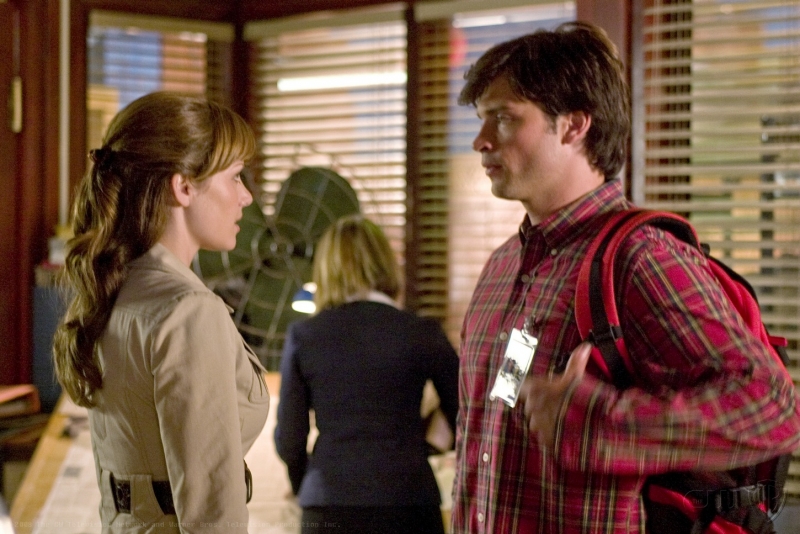 Erica Durance e Tom Welling durante in un momento dell'episodio'Plastique'