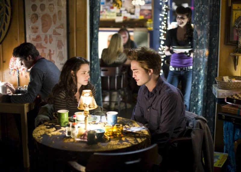 Kristen Stewart e Robert Pattinson in un'immagine di Twilight
