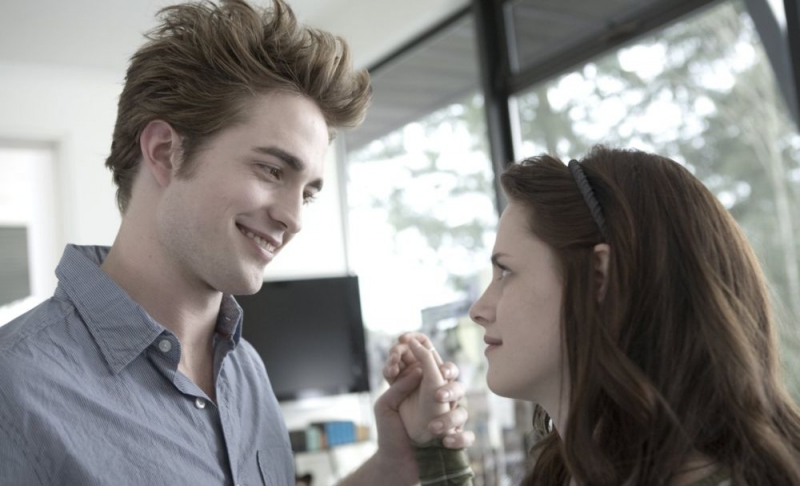 Robert Pattinson e Kristen Stewart in un'immagine del film Twilight