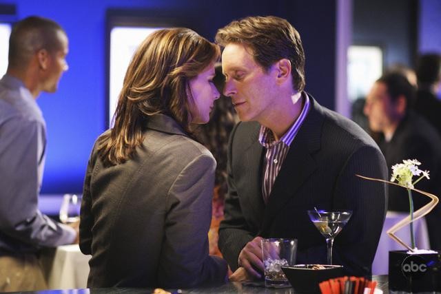 http://images.movieplayer.it/2008/12/08/rachel-griffiths-con-steven-weber-nell-episodio-unfinished-business-della-serie-brothers-sisters-99118.jpg