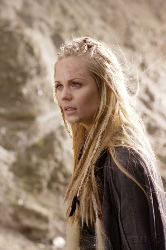 Laura Vandervoort nelle vesti di Kara nell'episodio'Bloodline' della serie