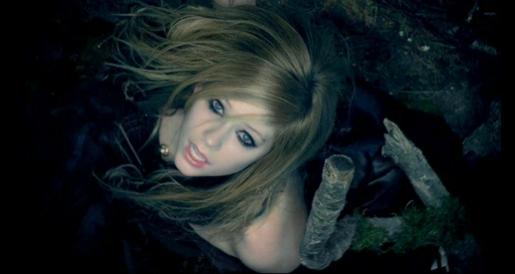 000339 Alice in Wonderland Video di Avril Lavigne