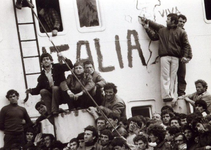 anija-la-nave-una-scena-del-documentario-sullo-sbarco-della-nave-albanese-257934