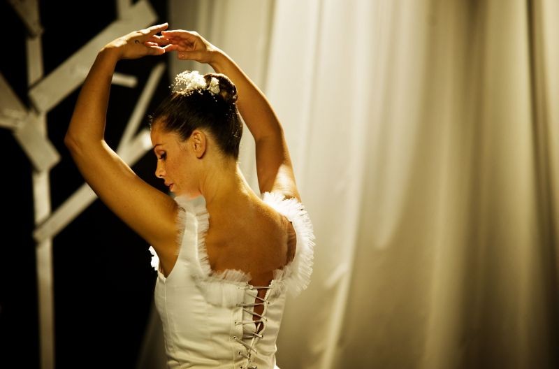 http://images.movieplayer.it/2013/03/15/mi-rifaccio-vivo-vanessa-incontrada-in-versione-ballerina-classica-in-una-scena-269146.jpg